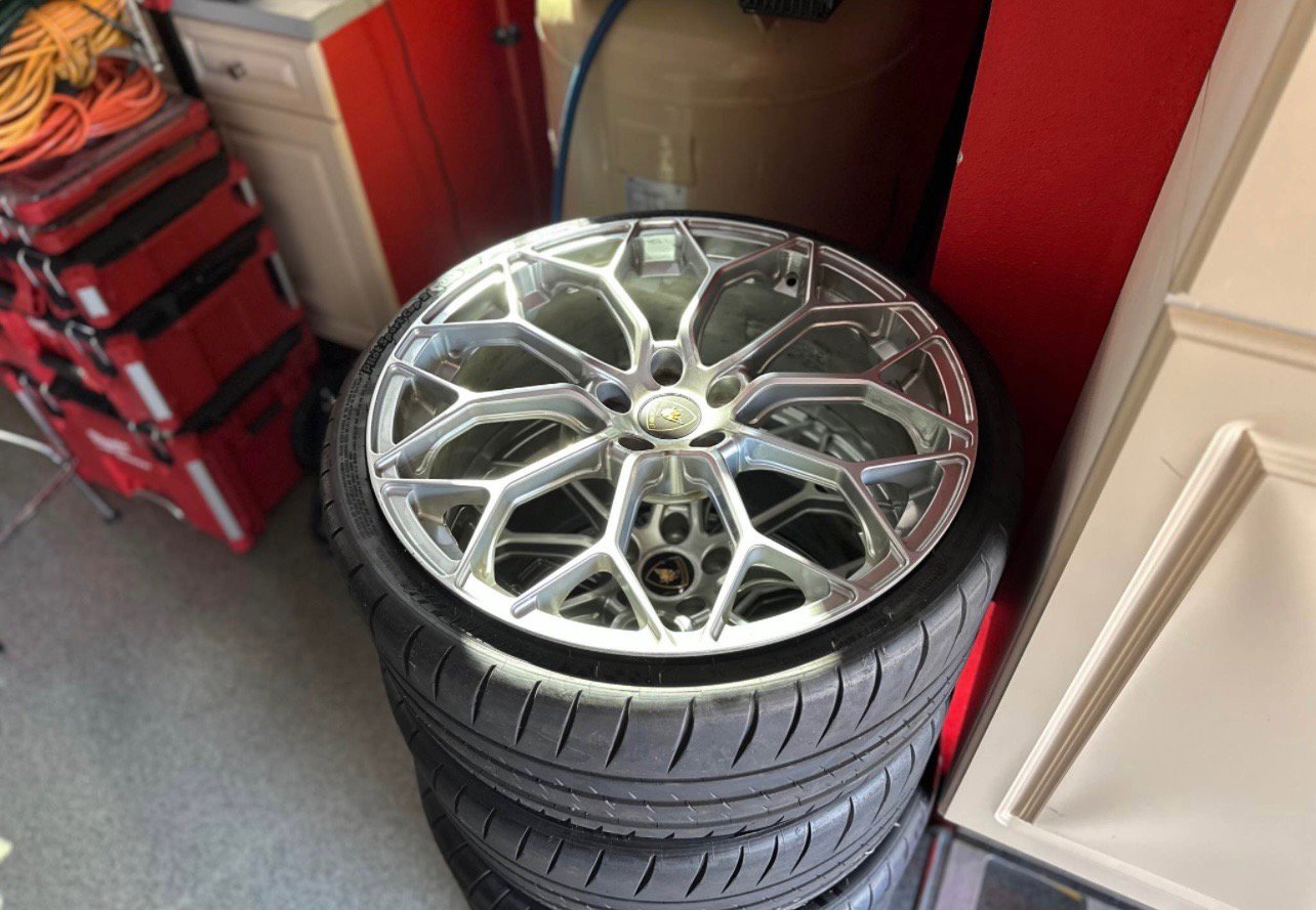 Used 2021 Lamborghini Huracan EVO image 18