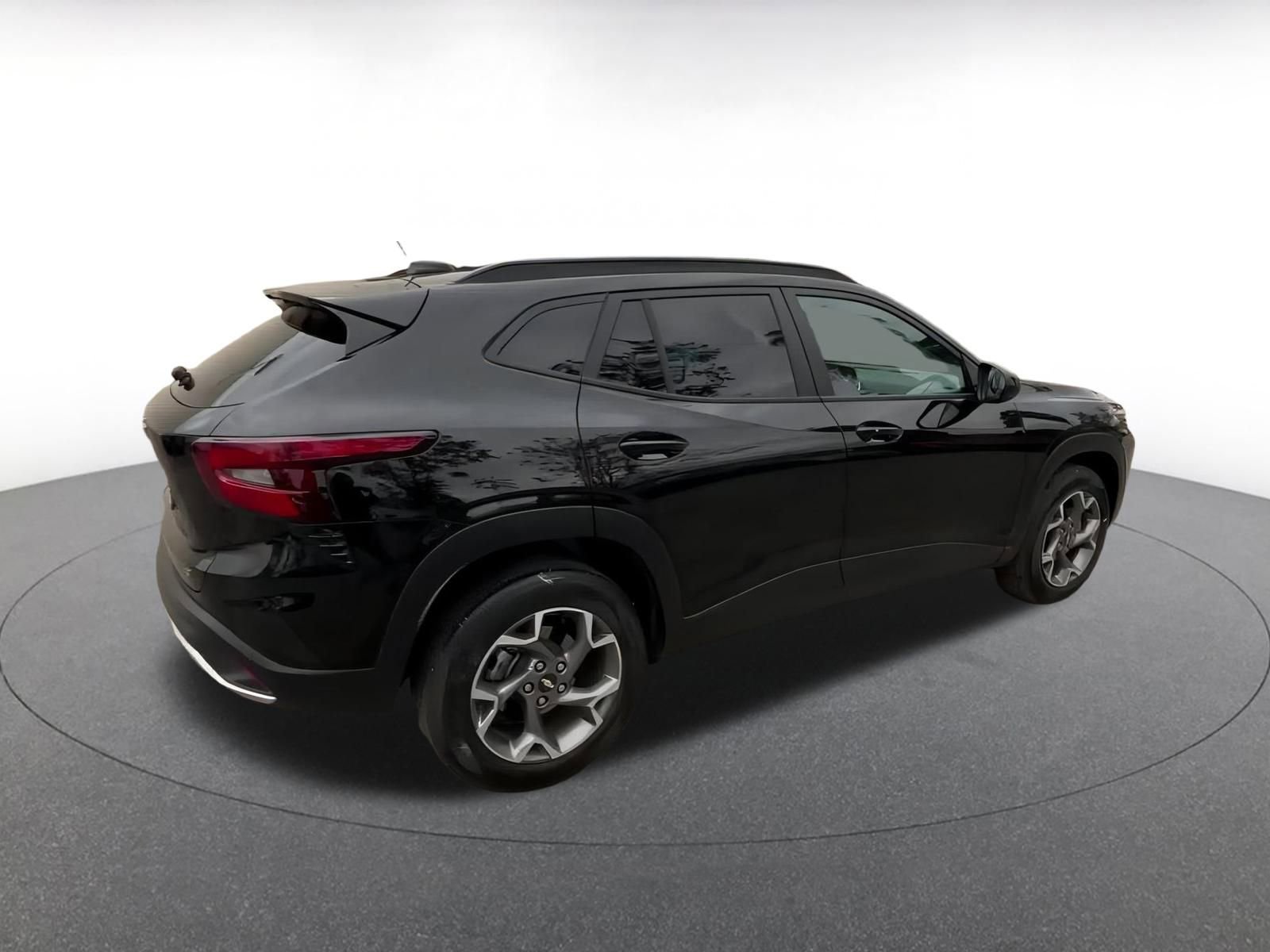 Used 2025 Chevrolet Trax LT w/ LT Convenience Package image 14