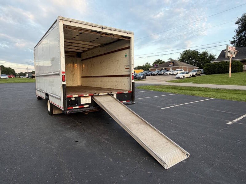 Used 2018 GMC Savana 3500 Extended w/ Driver Convenience Package RWD image 12