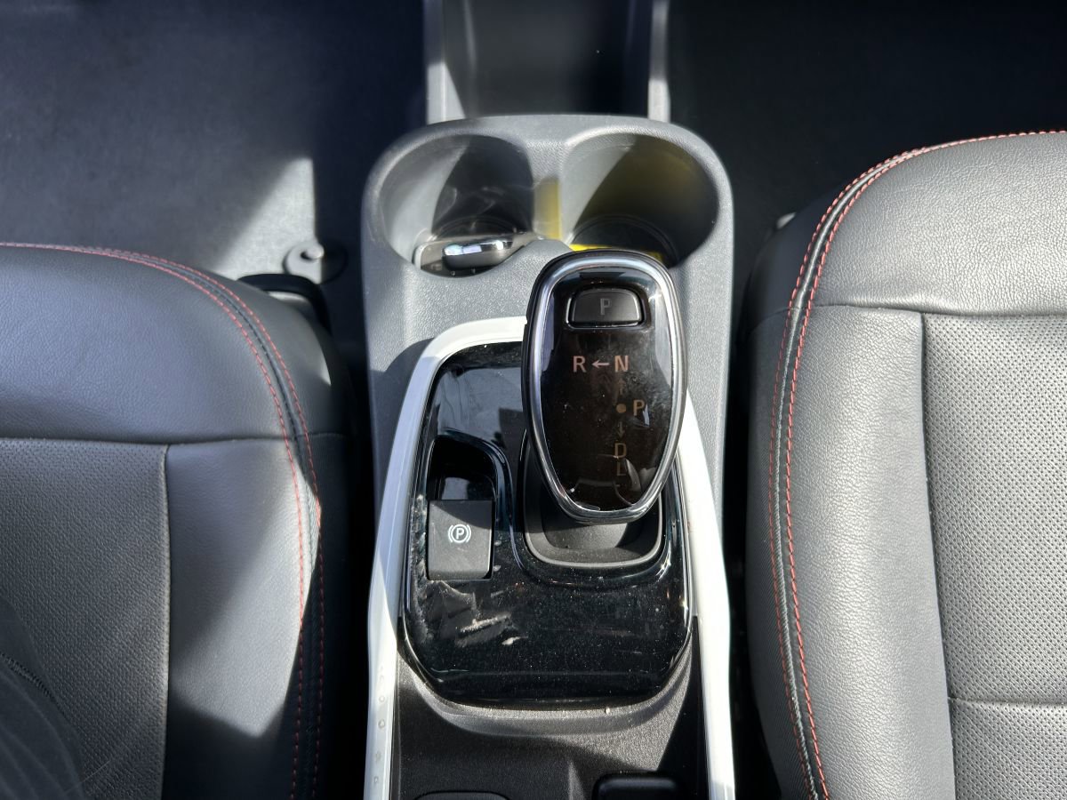 Used 2018 Chevrolet Bolt Premier w/ Driver Confidence II Package FWD image 10