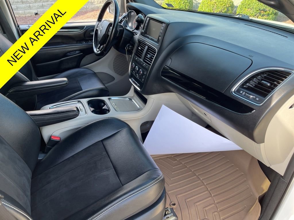 Used 2020 Dodge Grand Caravan SXT image 12