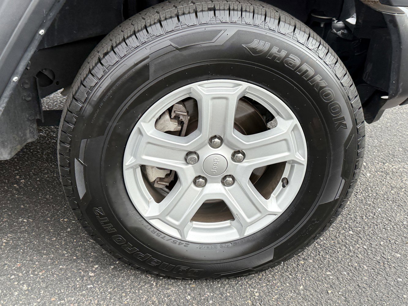 Used 2023 Jeep Wrangler Sport S image 25