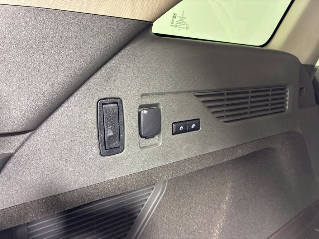 Used 2025 Lincoln Nautilus Reserve AWD/4WD image 35