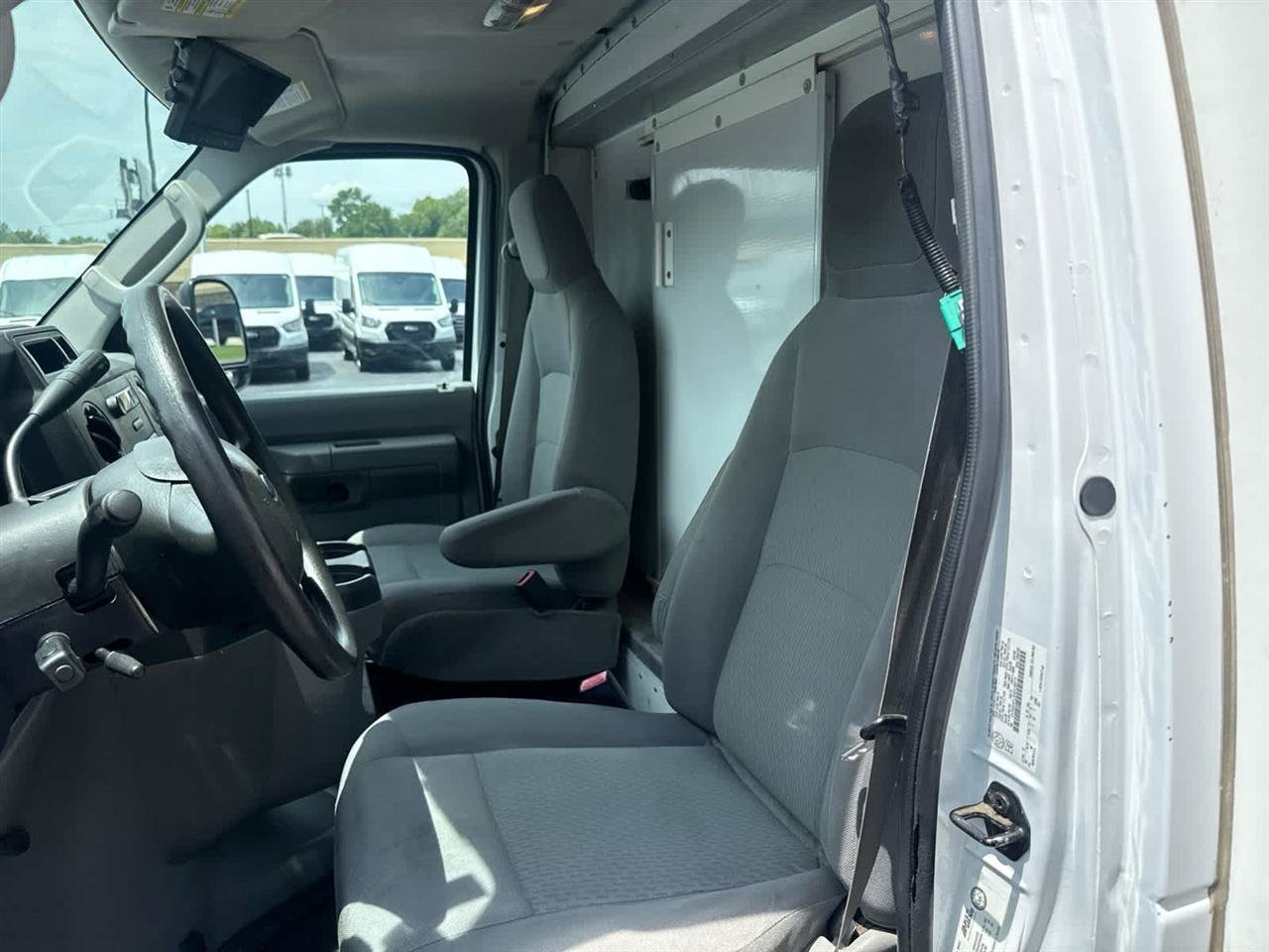 Used 2016 Ford E-450 and Econoline 450 Super Duty w/ Exterior Upgrade Package RWD image 14