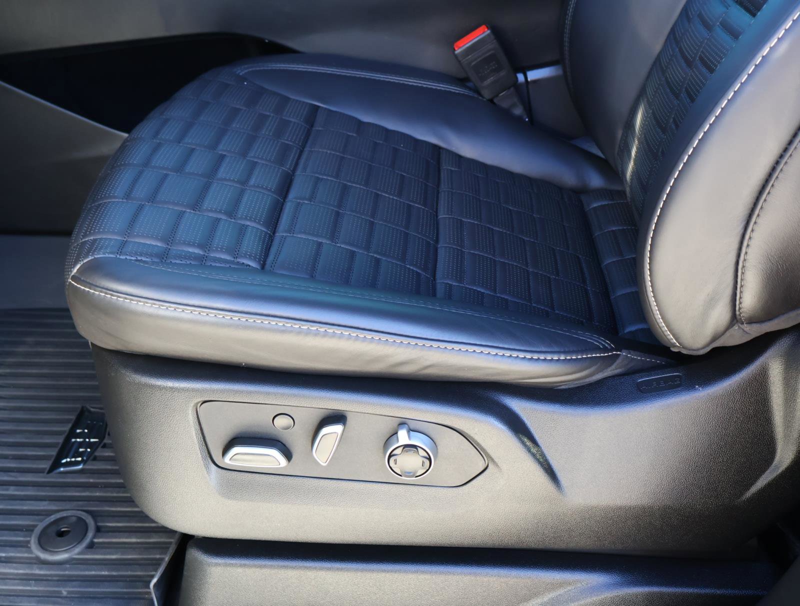 Used 2025 Cadillac Escalade ESV Sport Platinum w/ LPO, Floor Liner Package image 21