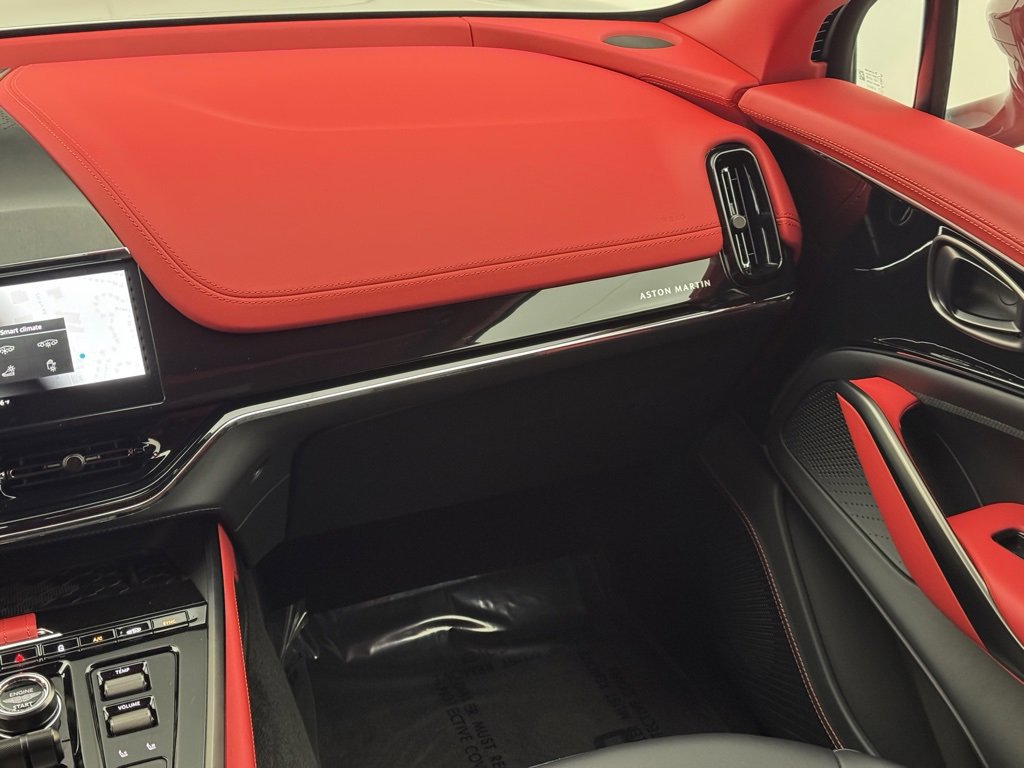 Used 2025 Aston Martin DBX 707 image 32