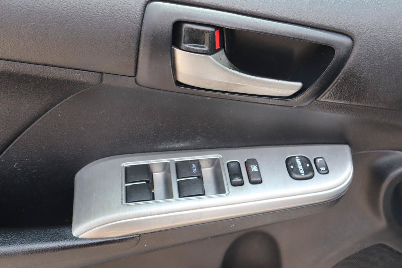 Used 2012 Toyota Camry SE FWD image 12