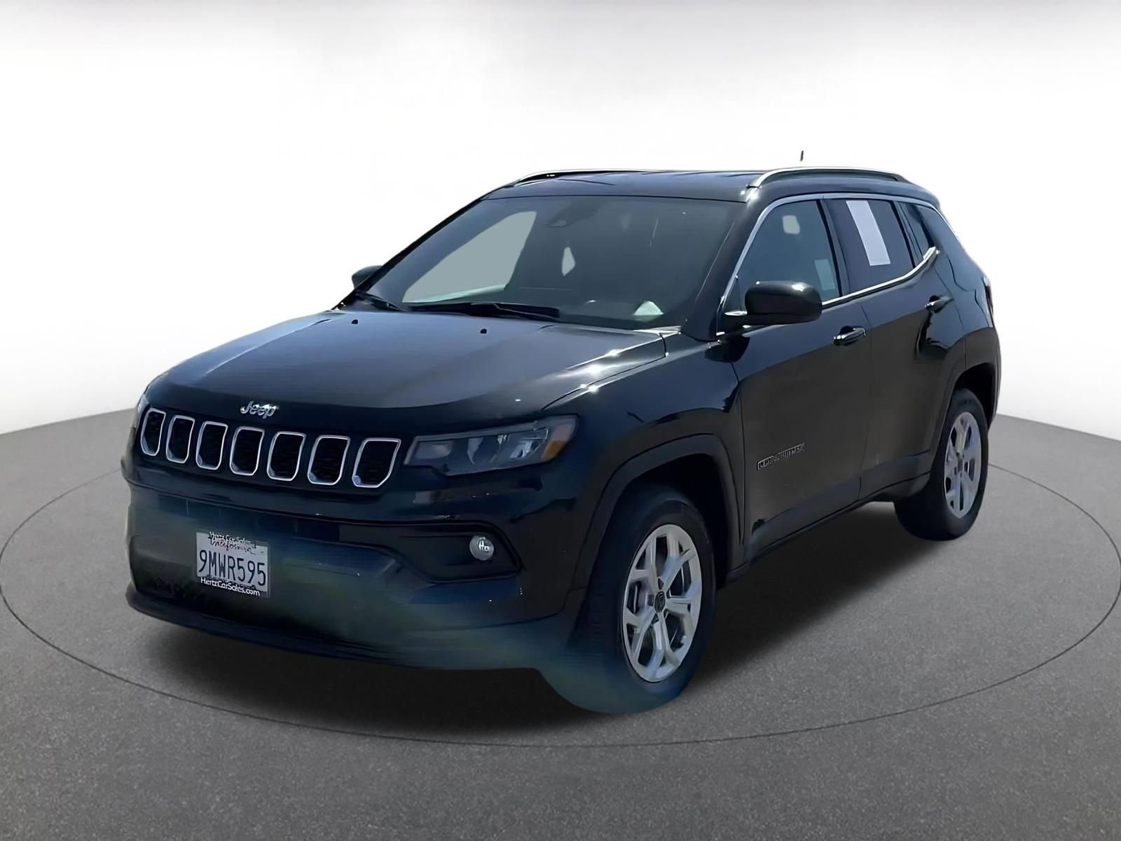 Used 2025 Jeep Compass Latitude AWD/4WD image 7