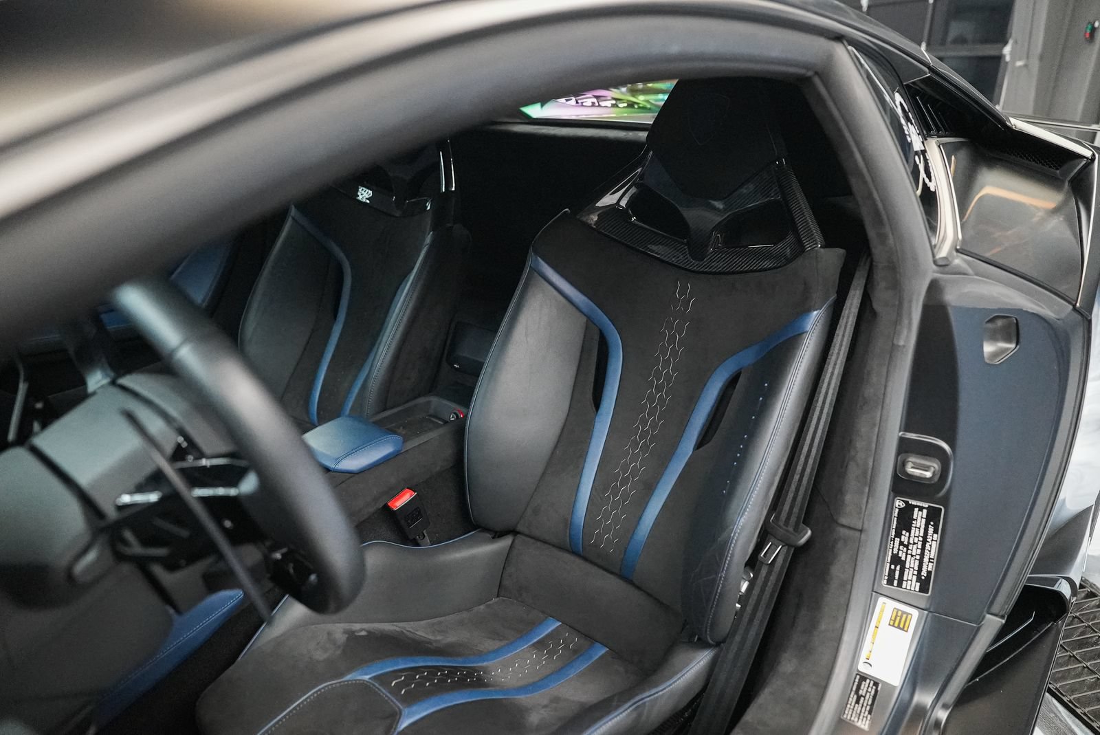 Used 2023 Lamborghini Huracan Tecnica RWD image 31
