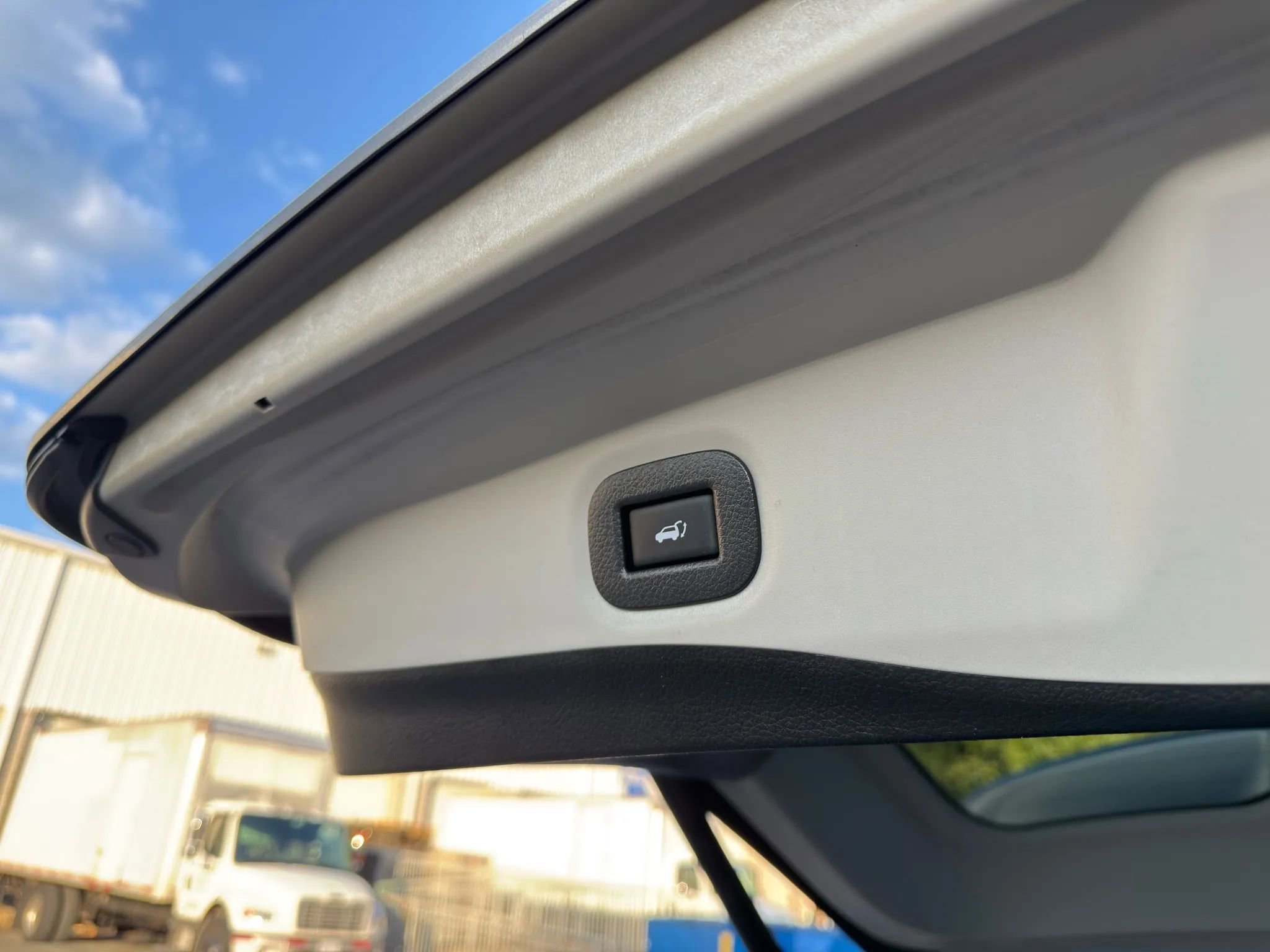 Used 2020 Nissan Rogue SV image 23