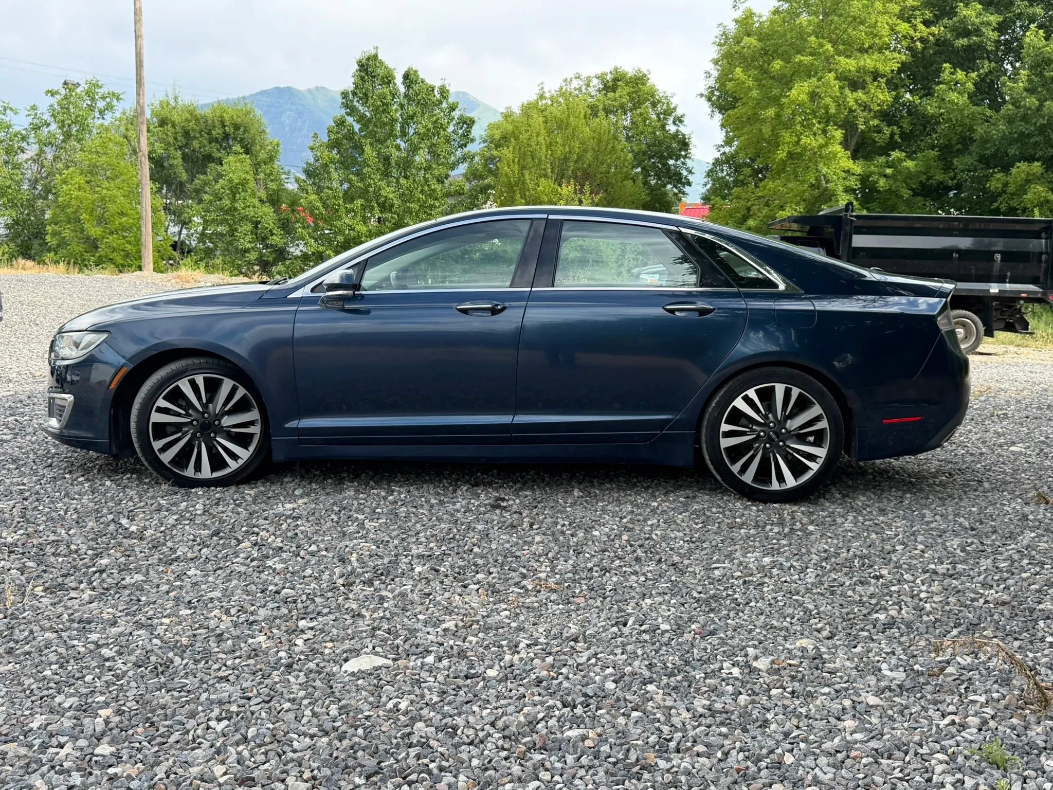 Used 2017 Lincoln MKZ Select w/ Select Plus Package AWD/4WD image 8
