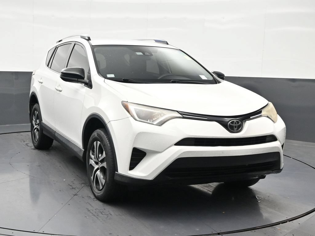 Used 2018 Toyota RAV4 LE FWD image 8