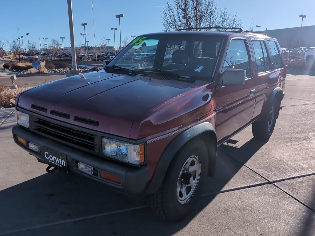 Used 1995 Nissan Pathfinder LE image 3