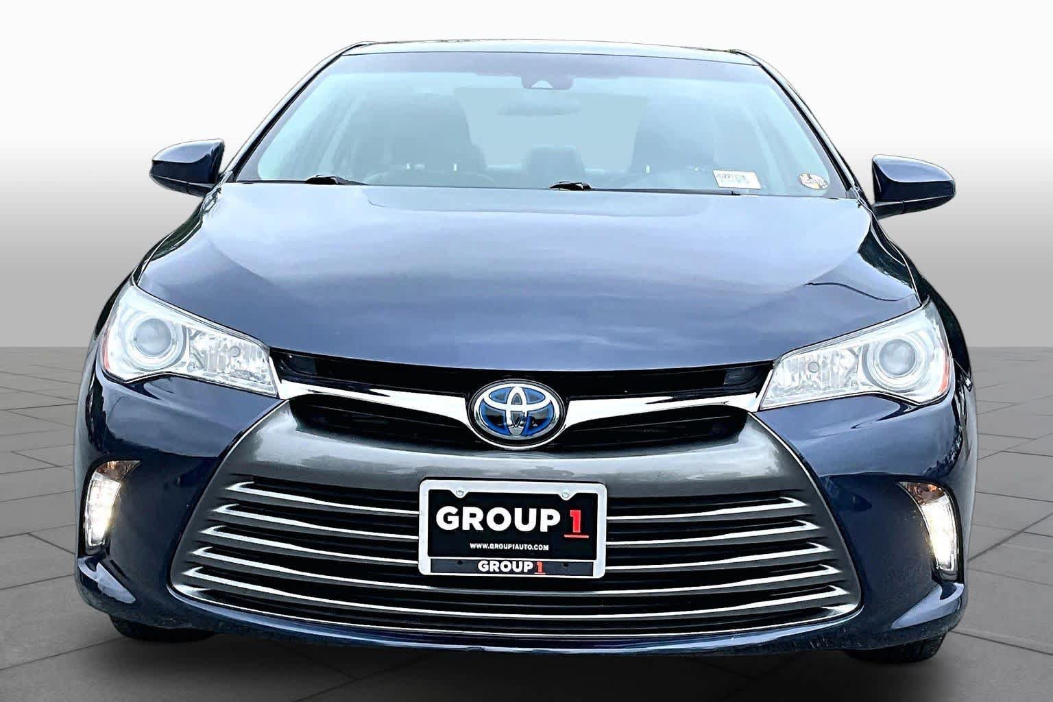 Used 2017 Toyota Camry XLE w/ Moonroof Package FWD image 4
