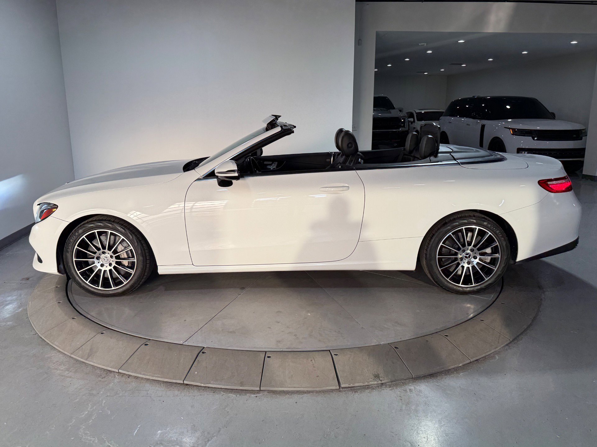 Used 2018 Mercedes-Benz E 400 4MATIC Cabriolet image 11