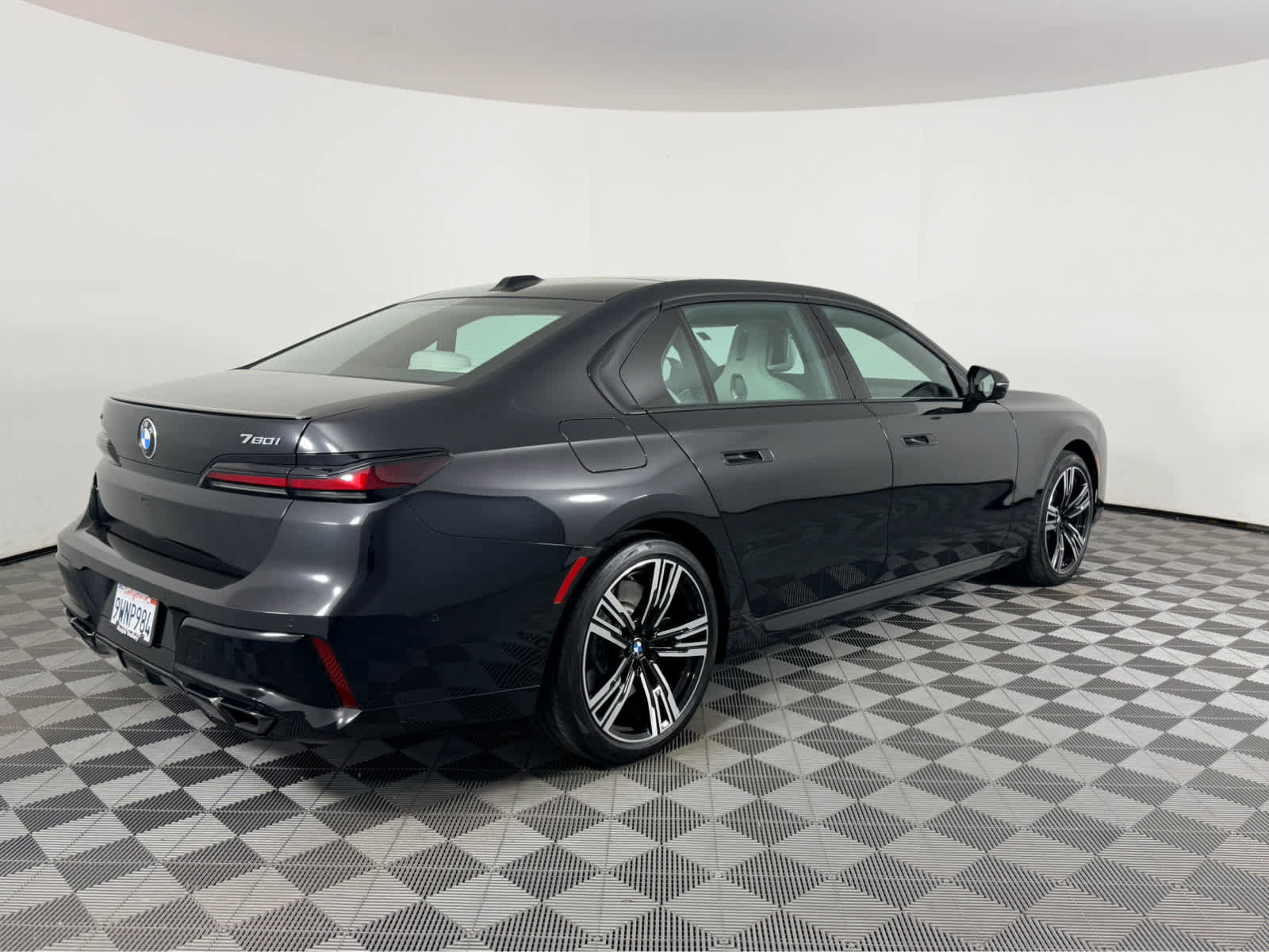 Used 2025 BMW 760i xDrive AWD/4WD image 3
