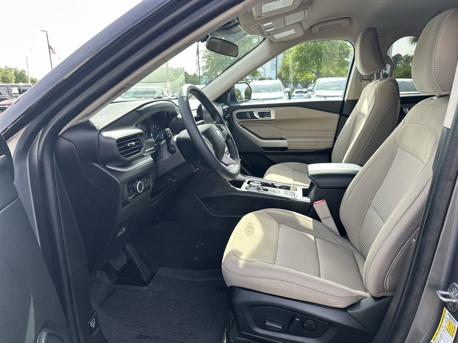 Used 2023 Ford Explorer XLT RWD image 16