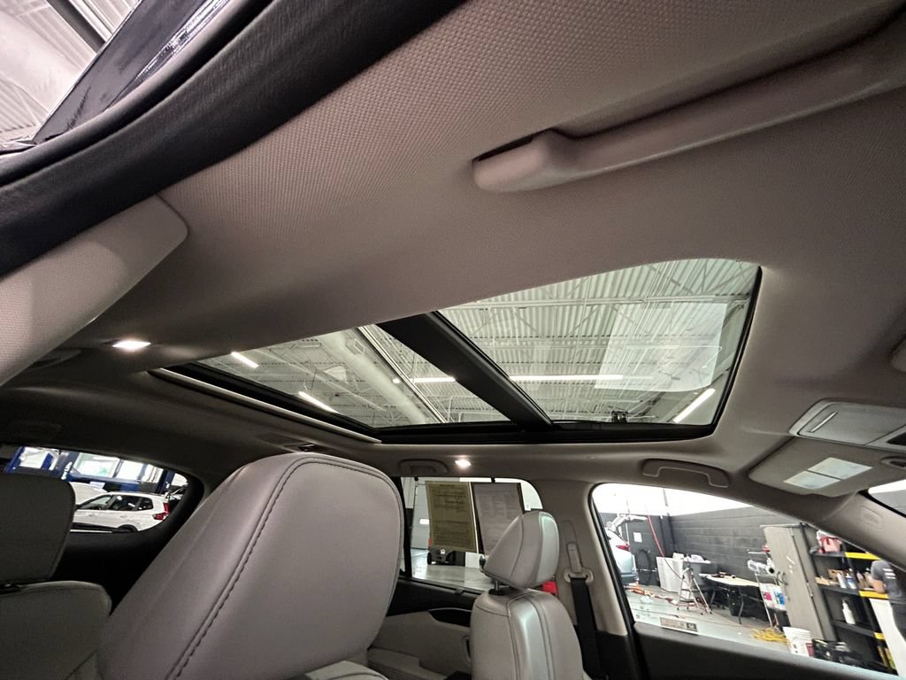 Certified 2023 Honda Pilot Touring image 19