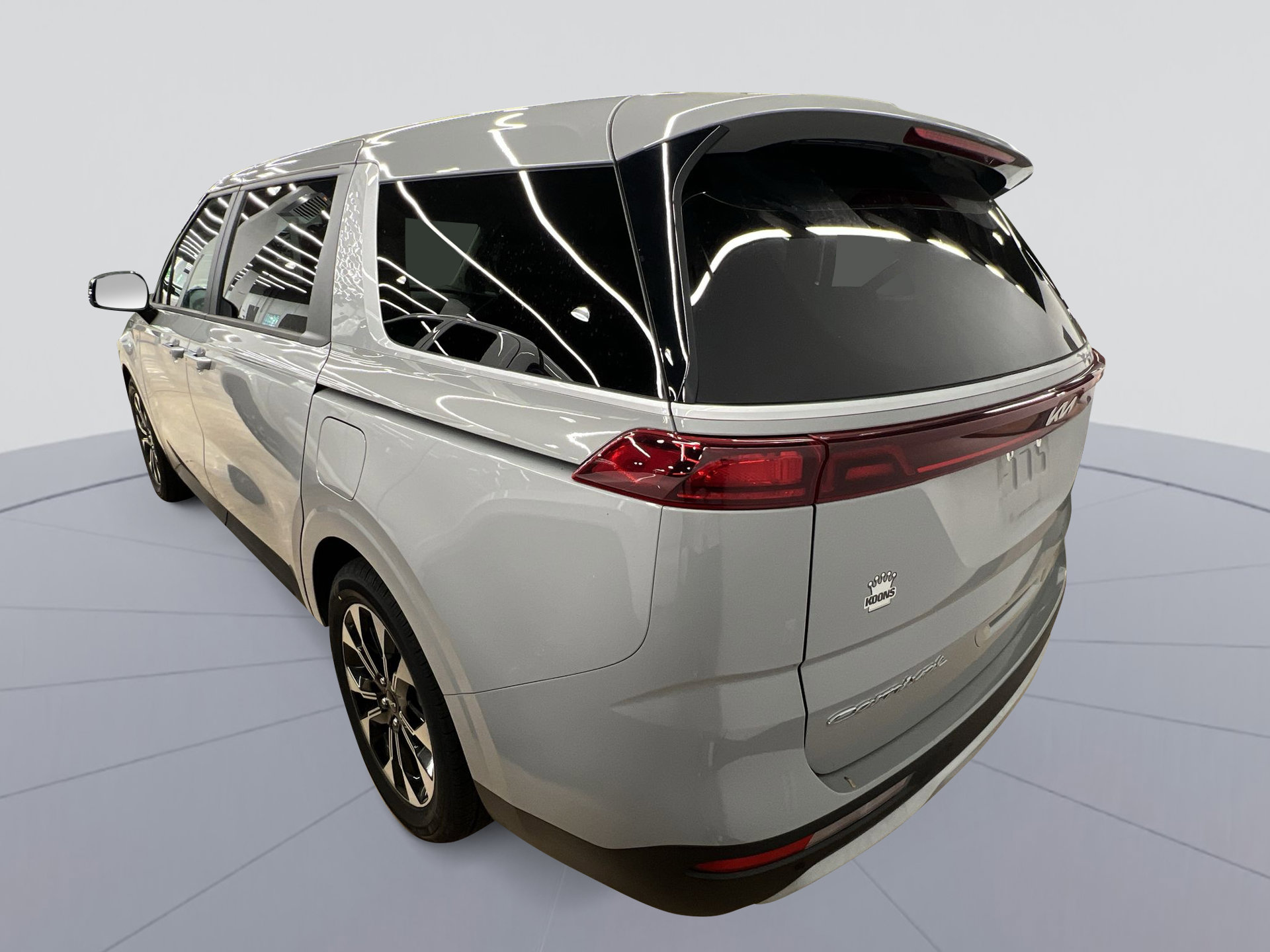 Used 2022 Kia Carnival EX FWD image 2