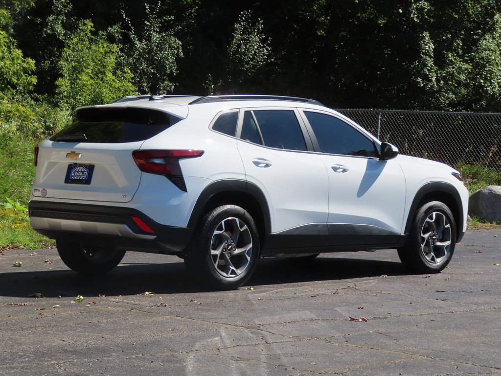 Used 2024 Chevrolet Trax LT w/ Driver Confidence Package image 3