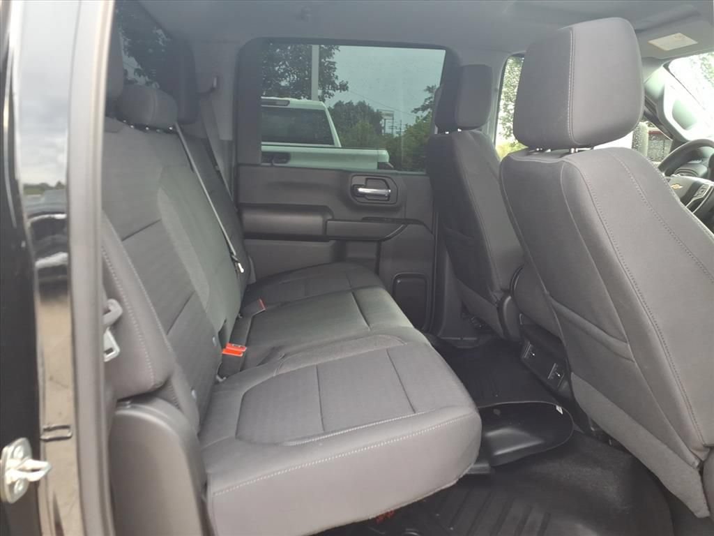Used 2023 Chevrolet Silverado 2500 Custom w/ Custom Value Package AWD/4WD image 15