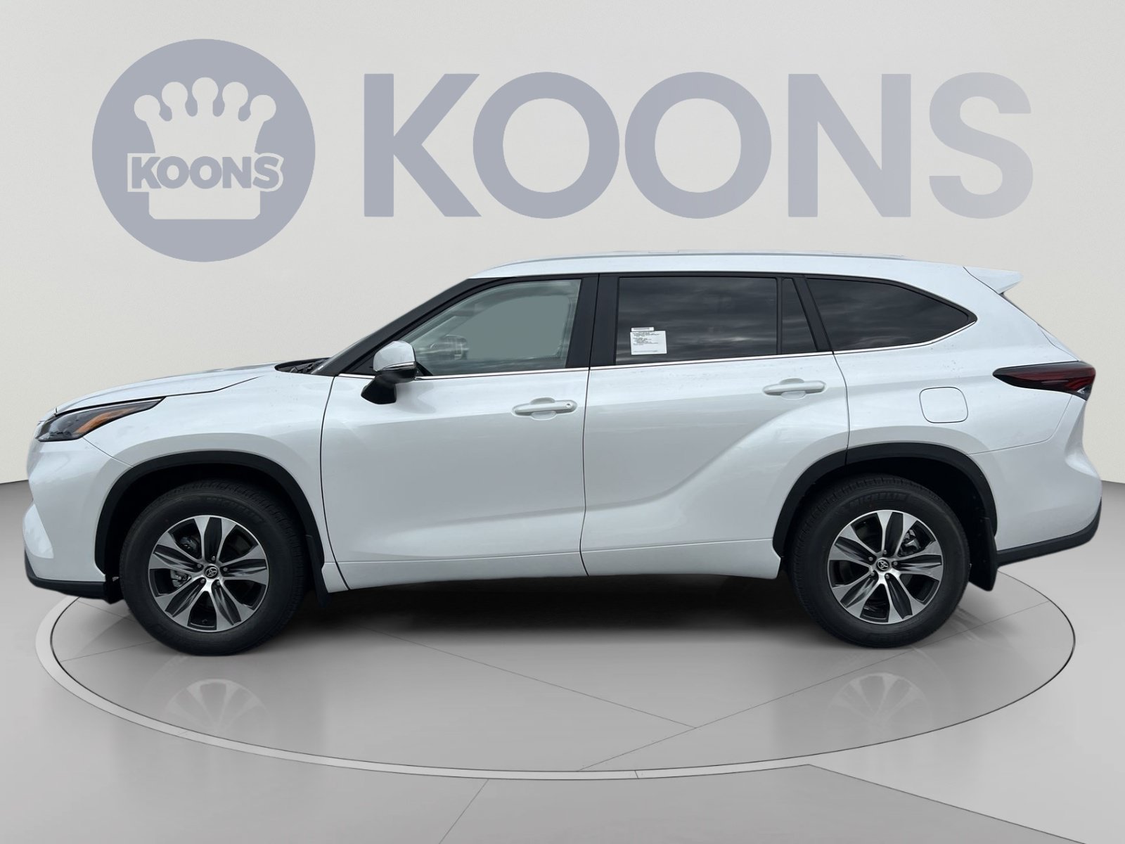 New 2026 Toyota Highlander XLE AWD/4WD image 2
