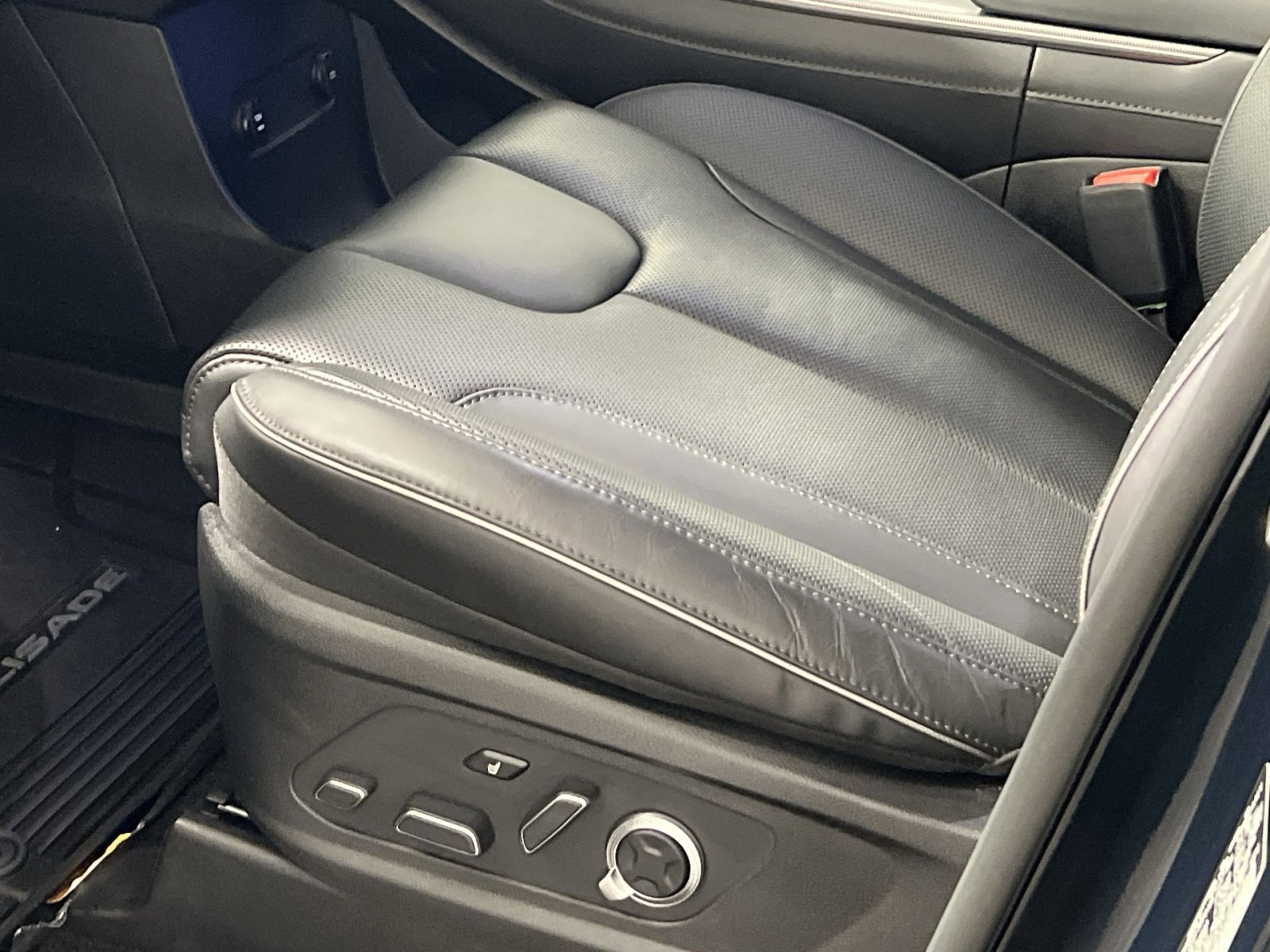 Used 2025 Hyundai Palisade Calligraphy image 14