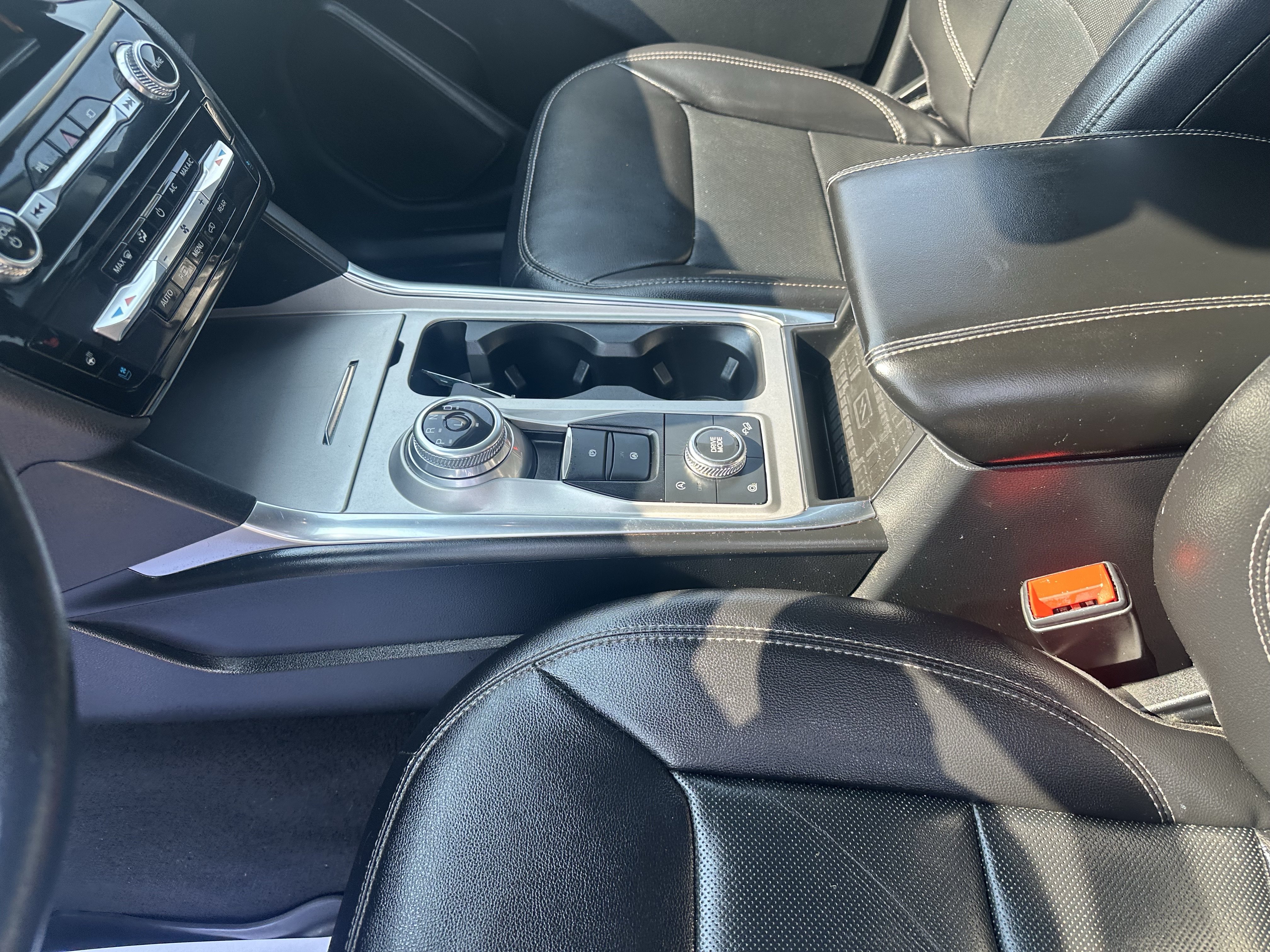 Used 2021 Ford Explorer Limited w/ Equipment Group 301A AWD/4WD image 14