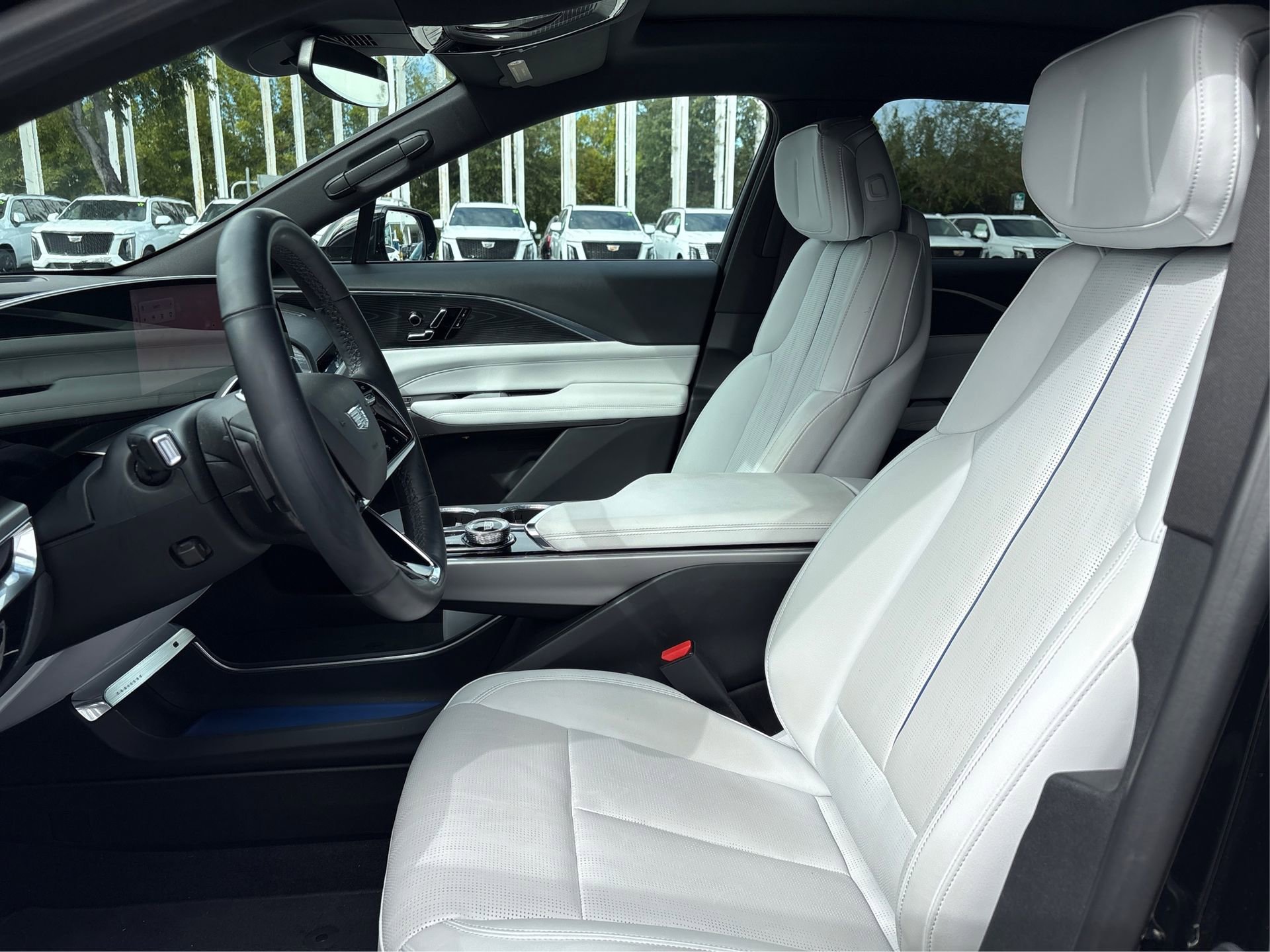 Used 2024 Cadillac Lyriq Luxury image 9