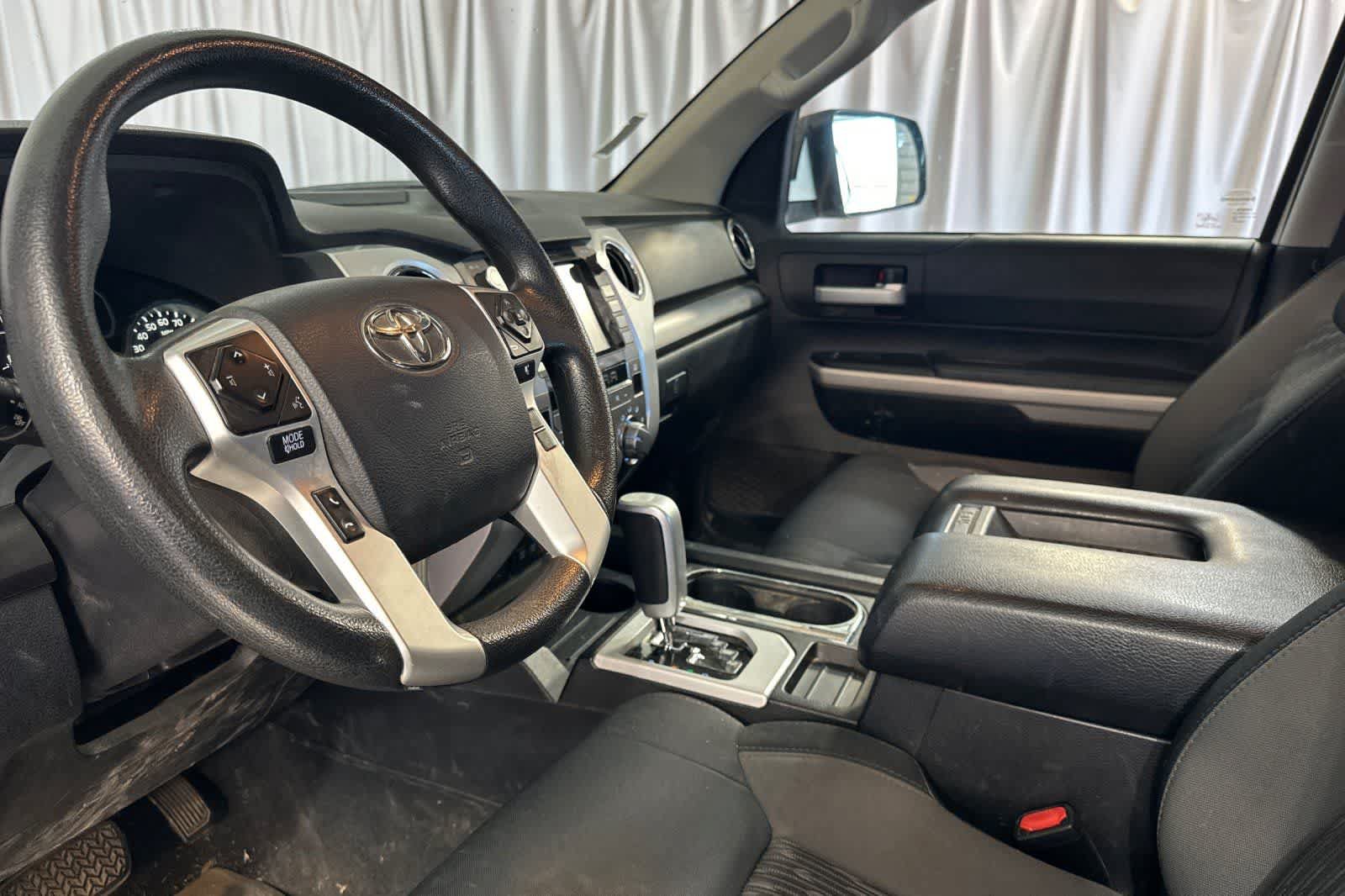Used 2020 Toyota Tundra SR5 w/ SR5 Convenience Package AWD/4WD image 14
