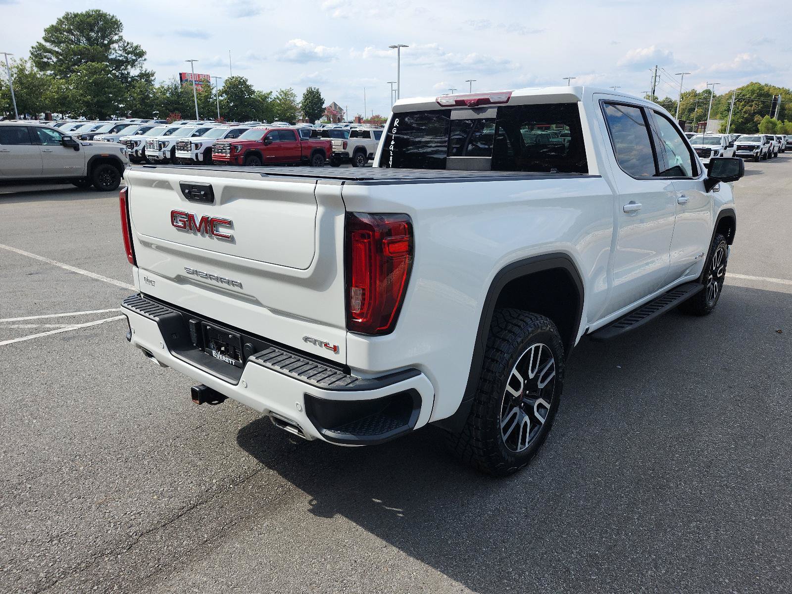 Used 2024 GMC Sierra 1500 AT4 w/ Technology Package AWD/4WD image 3