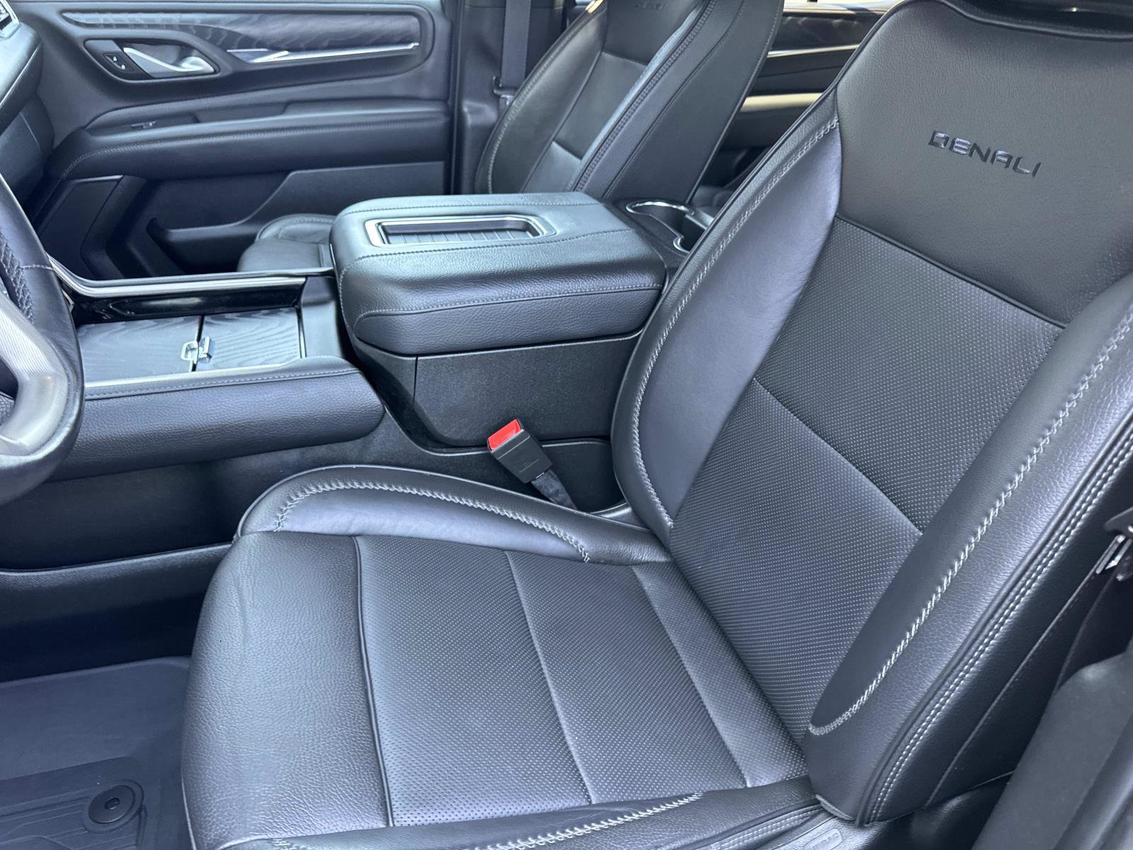 Used 2022 GMC Yukon Denali AWD/4WD image 25