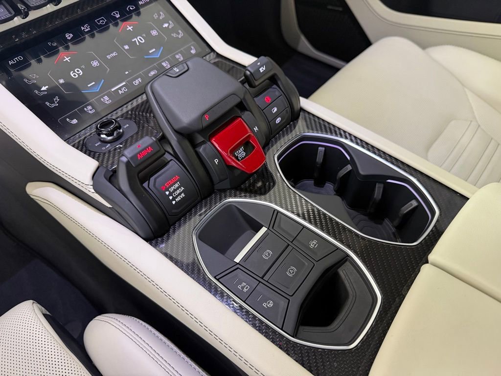 Used 2025 Lamborghini Urus SE image 15