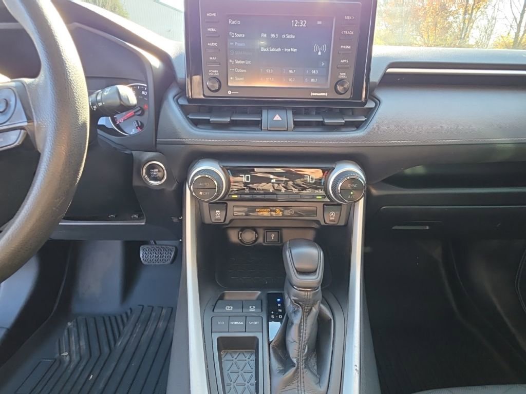 Used 2021 Toyota RAV4 XLE image 30