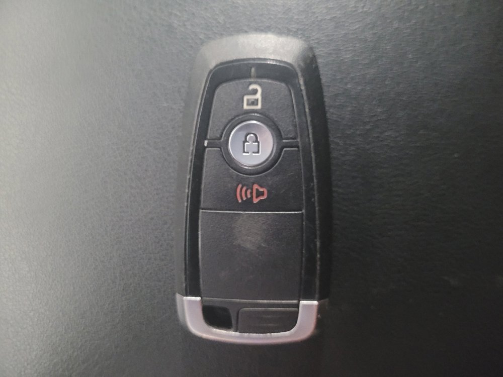 Used 2024 Ford Edge SEL image 32