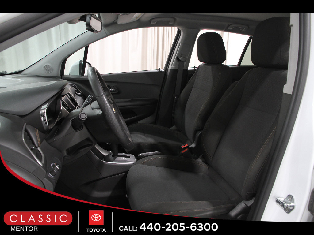 Used 2022 Chevrolet Trax LS w/ Tint and Cruise Package image 5