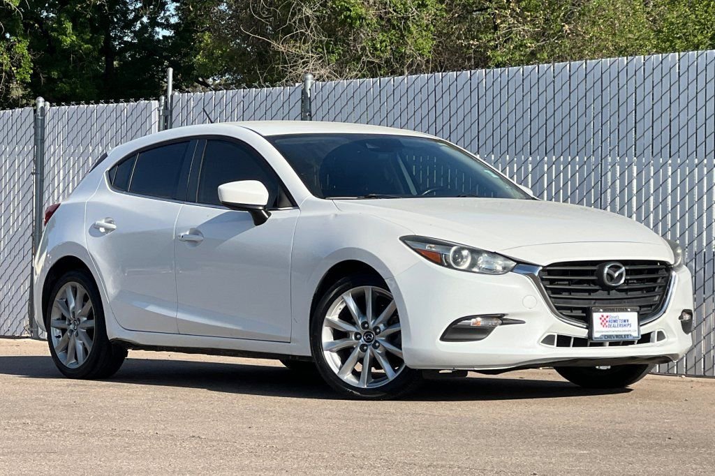 Used 2017 MAZDA MAZDA3 Touring FWD image 2