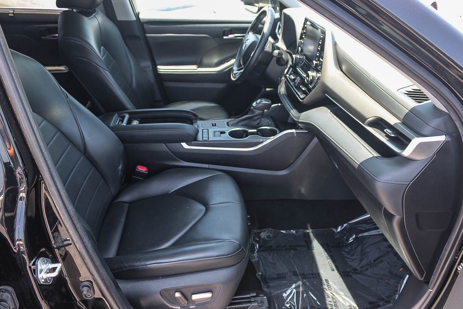 Used 2021 Toyota Highlander XLE FWD image 17