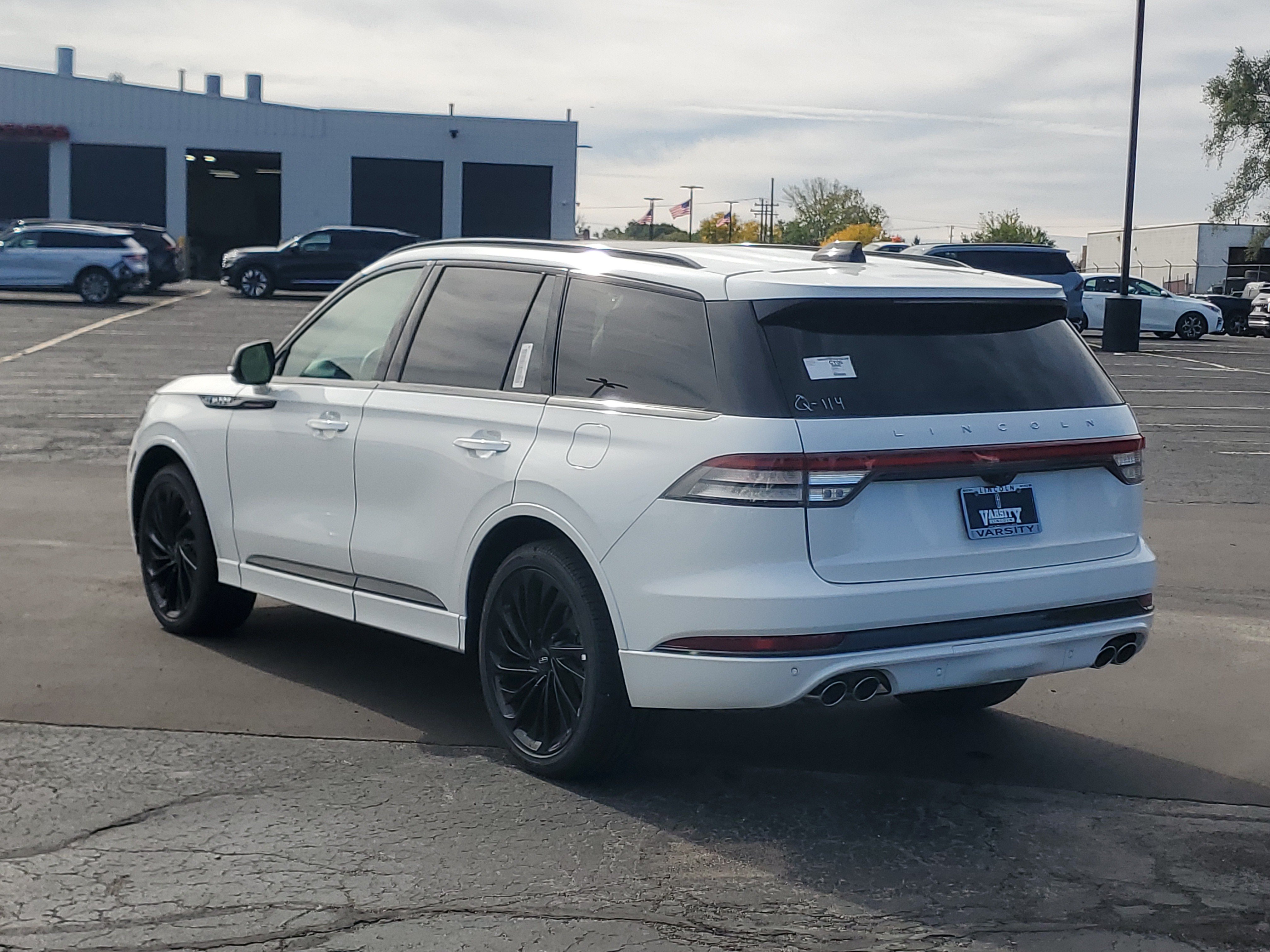 New 2027 Lincoln Aviator Reserve w/ Jet Appearance Package AWD/4WD image 3