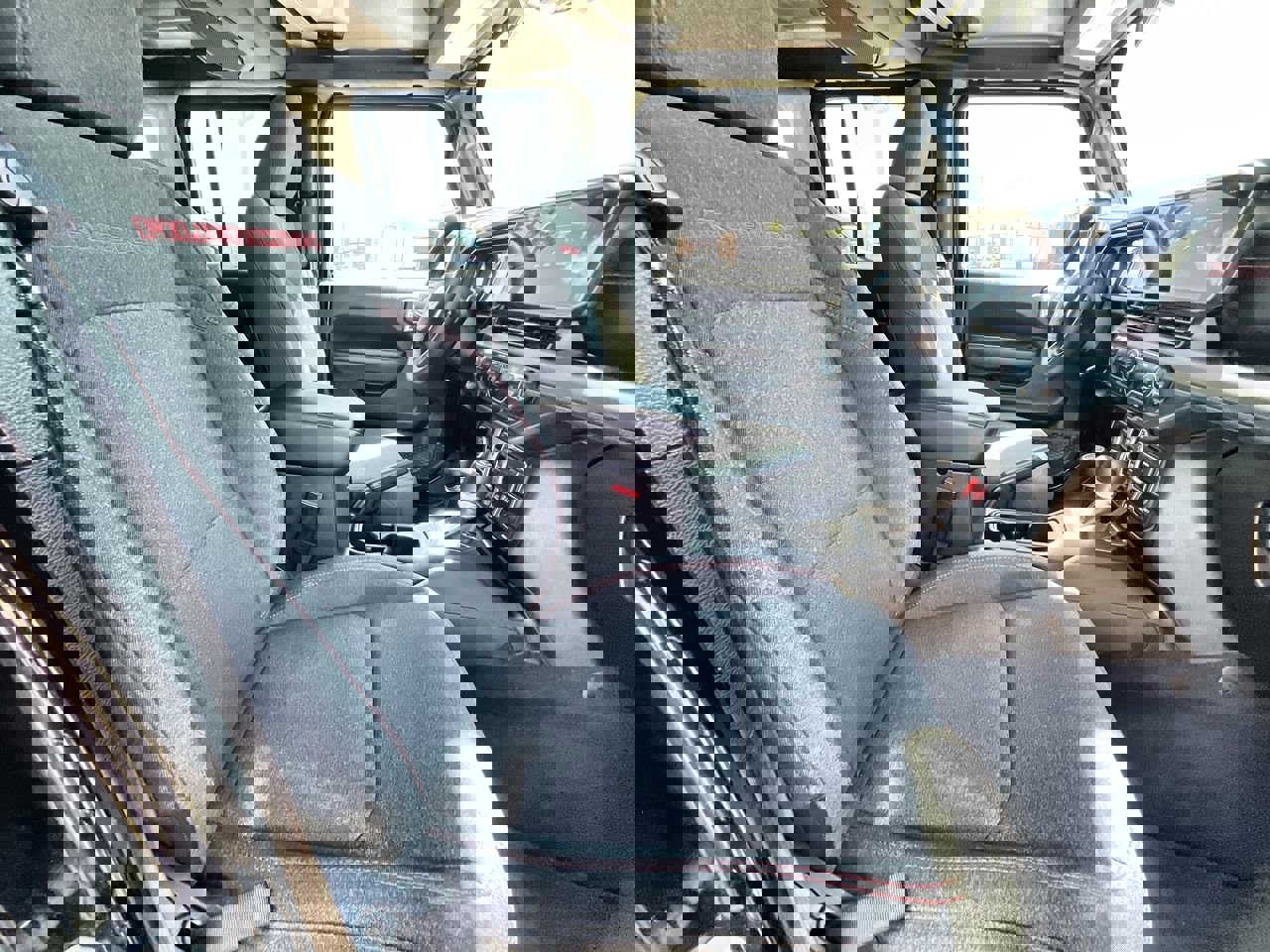 Used 2025 Jeep Wrangler Unlimited Rubicon image 26