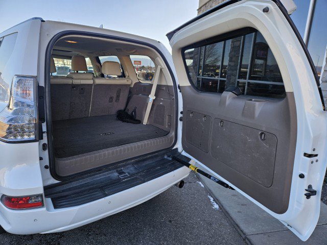 Used 2014 Lexus GX 460 image 27