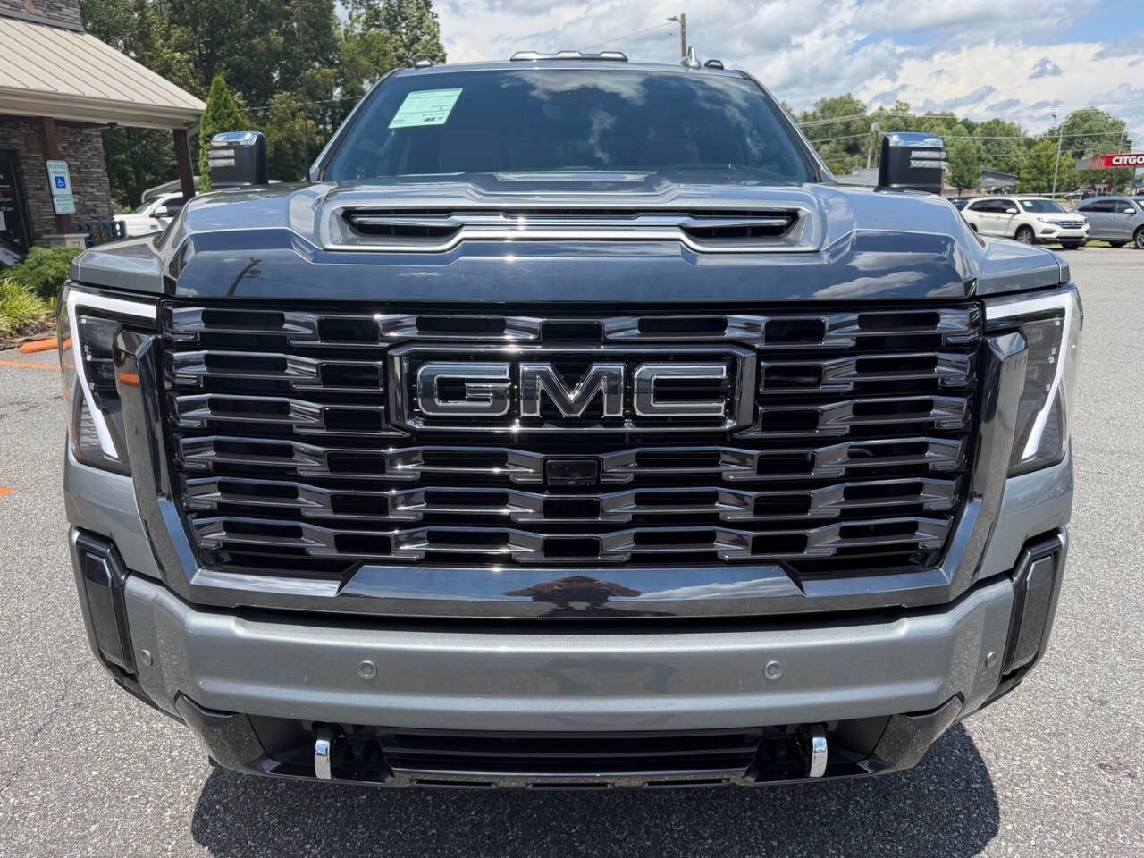 Used 2024 GMC Sierra 2500 Denali Ultimate AWD/4WD image 4