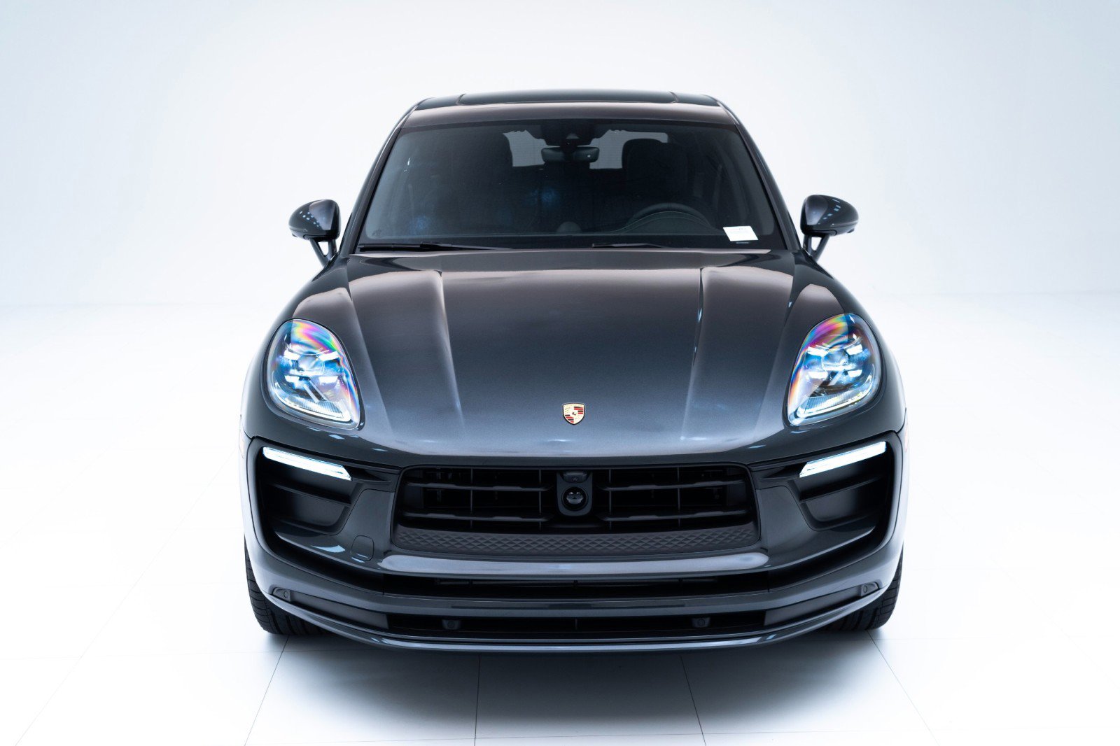 Certified 2025 Porsche Macan AWD/4WD image 6