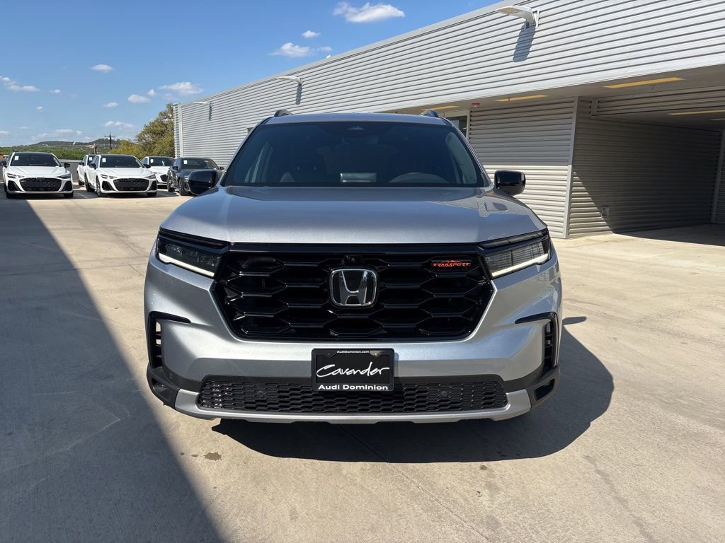Used 2025 Honda Pilot TrailSport image 2