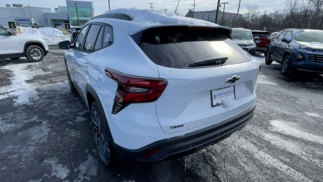 New 2026 Chevrolet Trax RS w/ Sunroof Package FWD image 8
