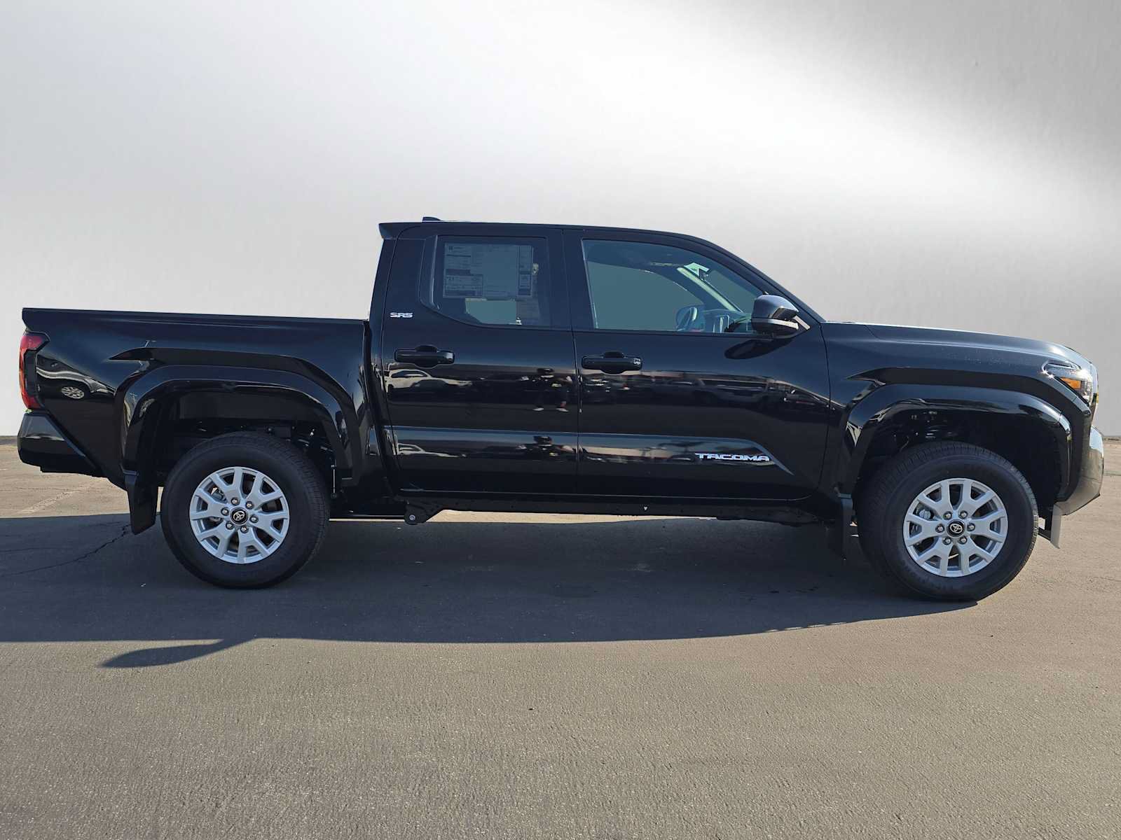 Used 2026 Toyota Tacoma SR5 AWD/4WD image 2