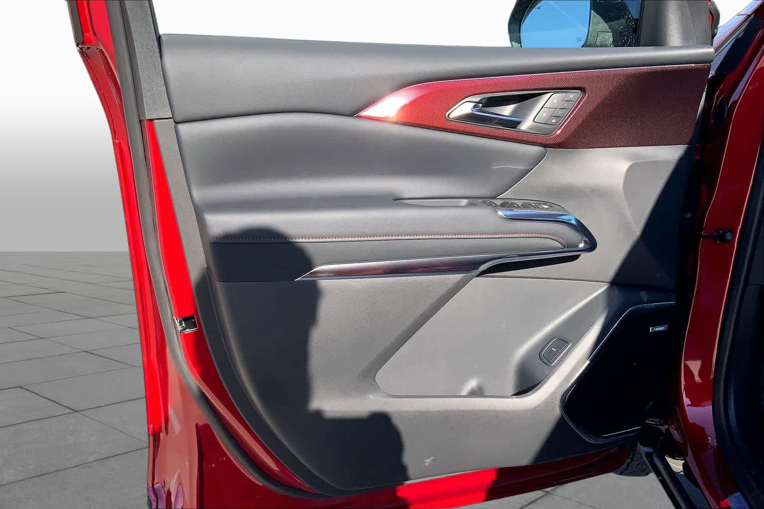 New 2026 Chevrolet Traverse RS w/ LPO, Floor Liner Package FWD image 11