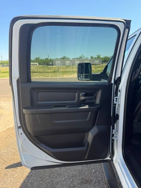 Used 2024 RAM 2500 Tradesman w/ Chrome Appearance Group AWD/4WD image 17