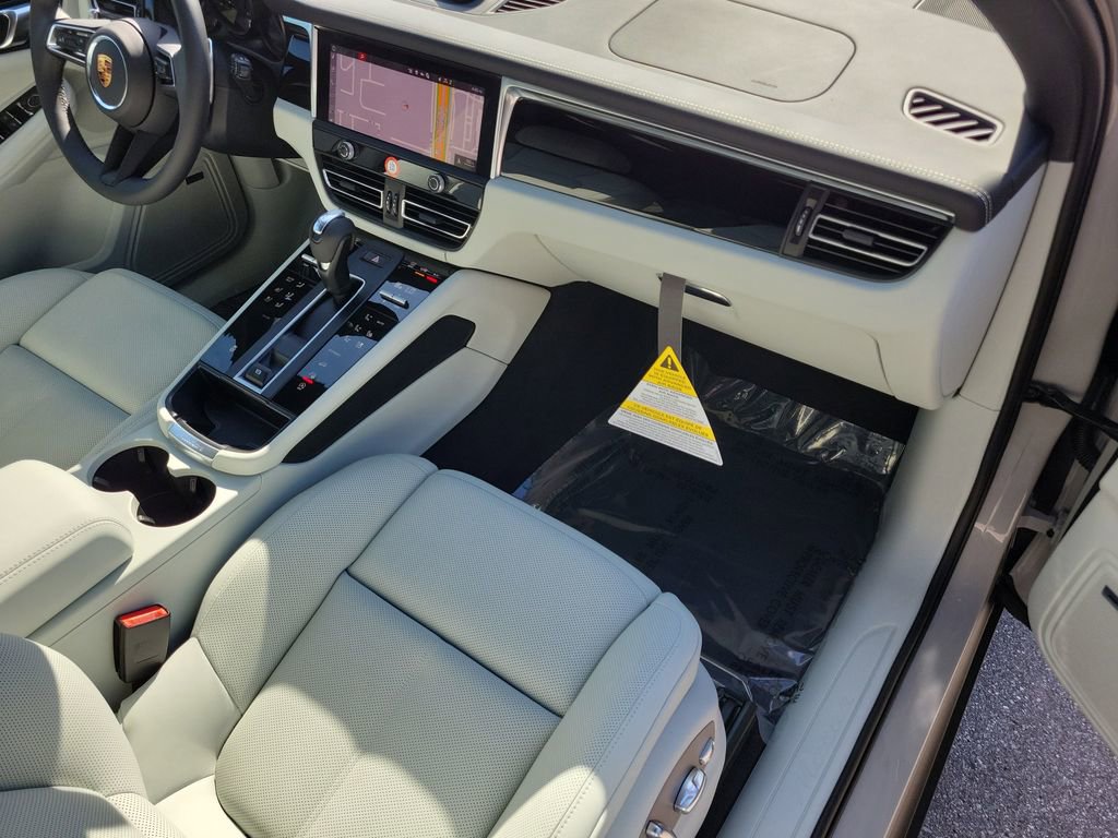 New 2026 Porsche Macan image 18