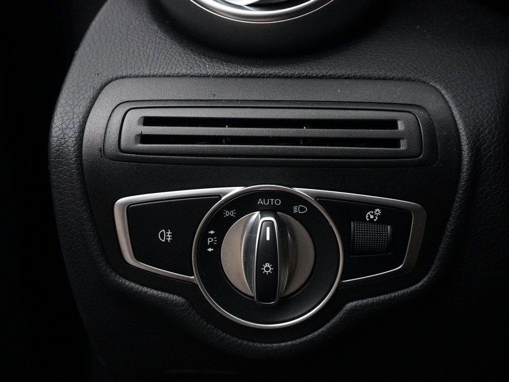 Used 2022 Mercedes-Benz GLC 300 4MATIC w/ Premium Package Lite image 36